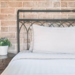 Легло с метална рамка за спалнята: красота и стил съчетани в едно